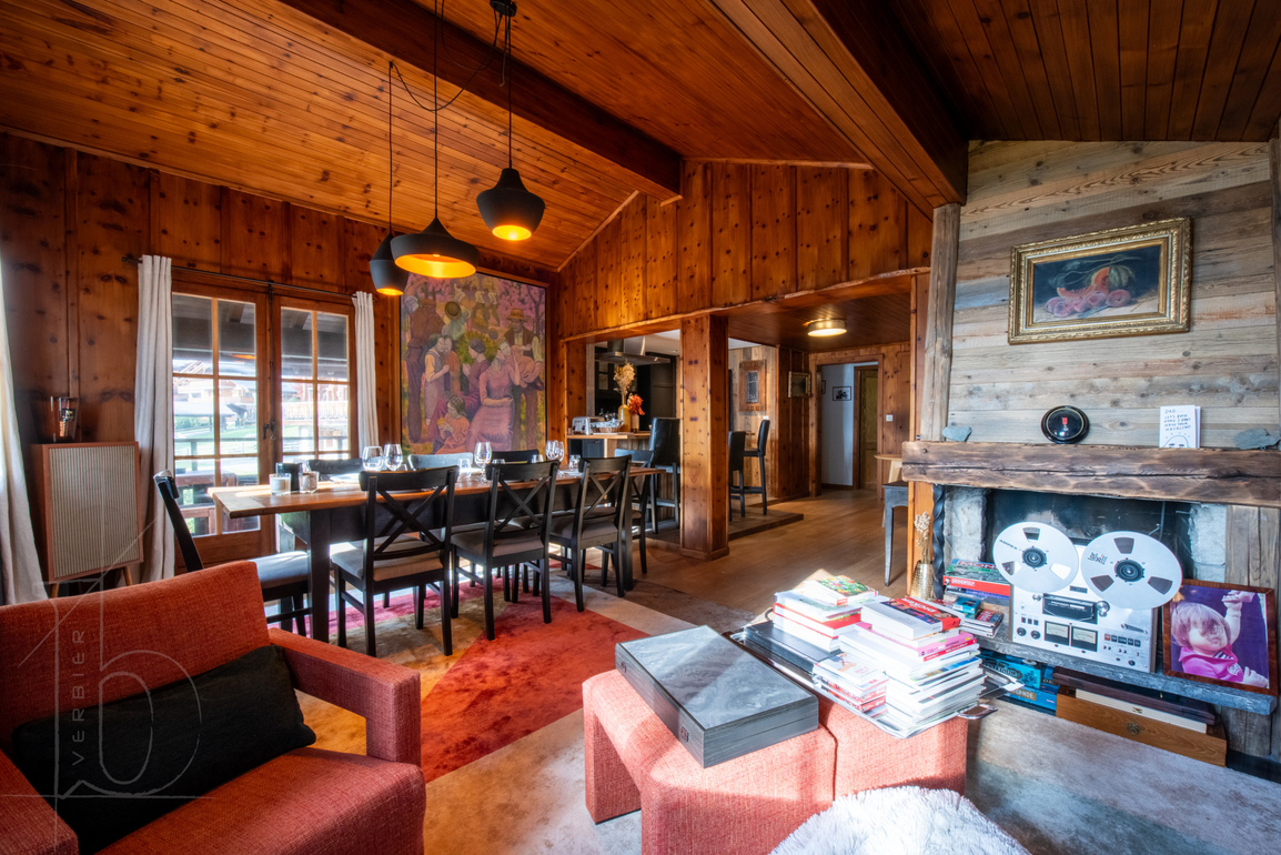chalet-la-vadrouille-verbier-piece-a-vivre-coin-repas-01.jpg