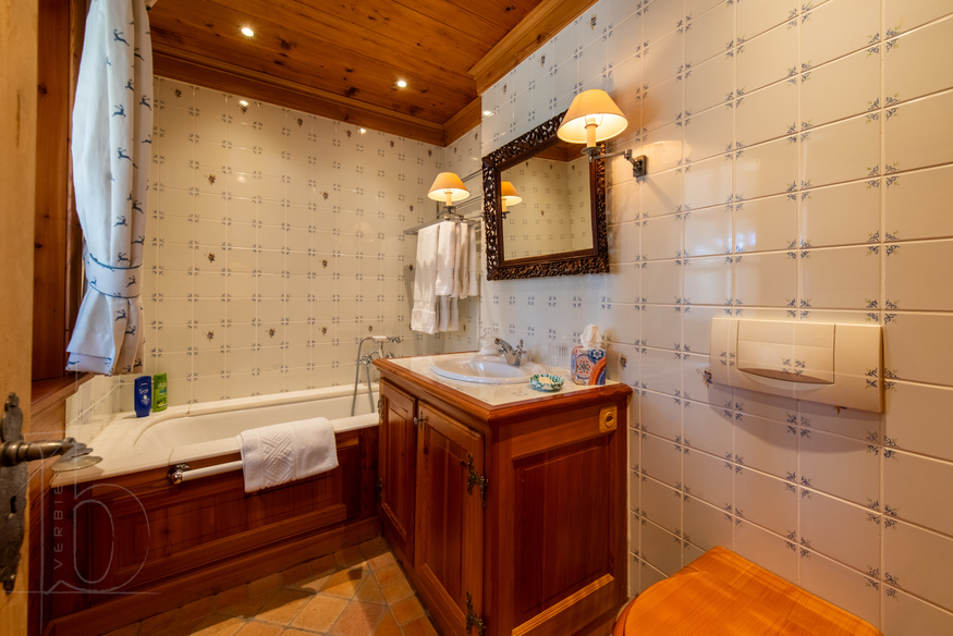 chalet-prestige-verbier-salle-de-bain-baignoire-14.jpg