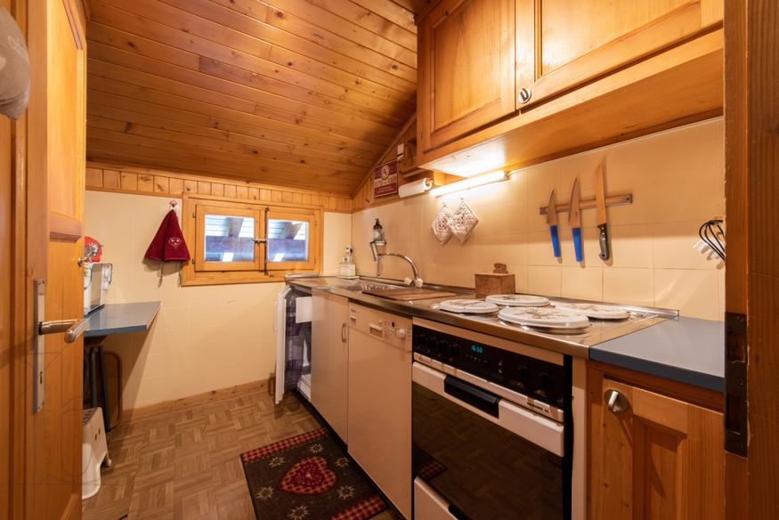 appartement-airelles-combles-verbier-cuisine-amenagee-11.jpg