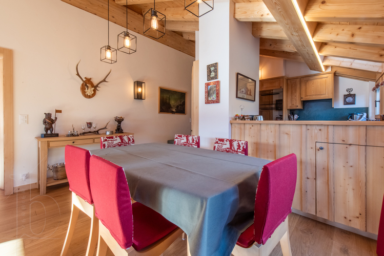 appartement-marjolaine-321-verbier-salle-a-manger-06.jpg