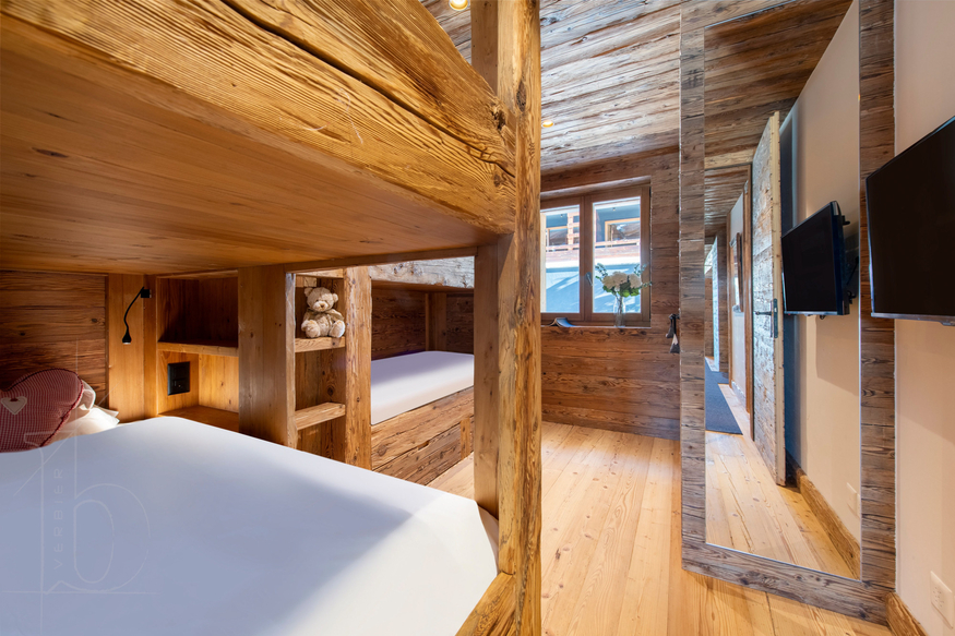 appartement-basalte-c13-verbier-chambre-couloir-09.jpg