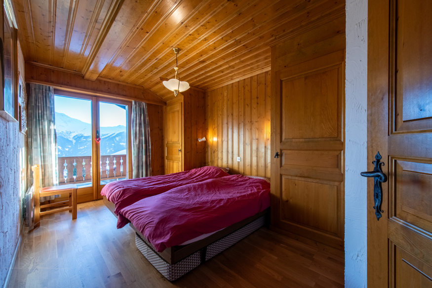 appartement-capricorne-114-verbier-chambre-double-vue-08.jpg