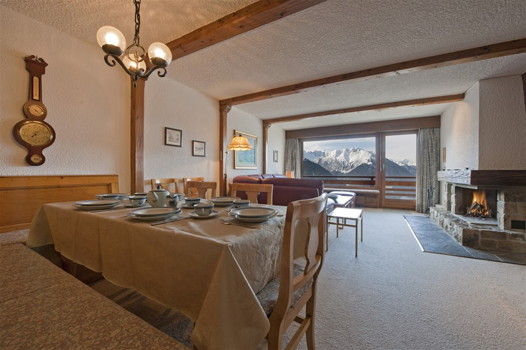 appartement-flaminia-326-verbier-salle-a-manger-table-04.jpg