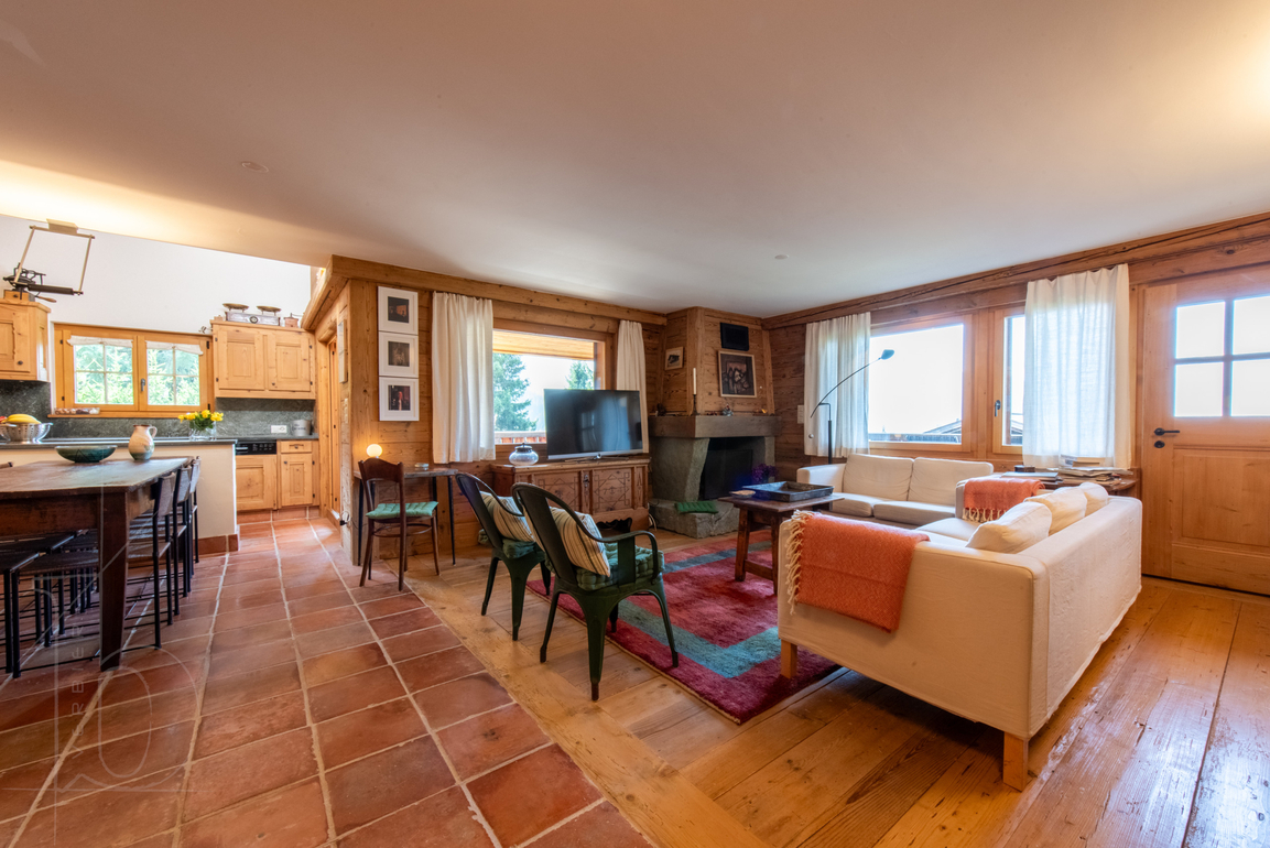 appartement-ecureuil-119-verbier-sejour-espace-repas-01.jpg