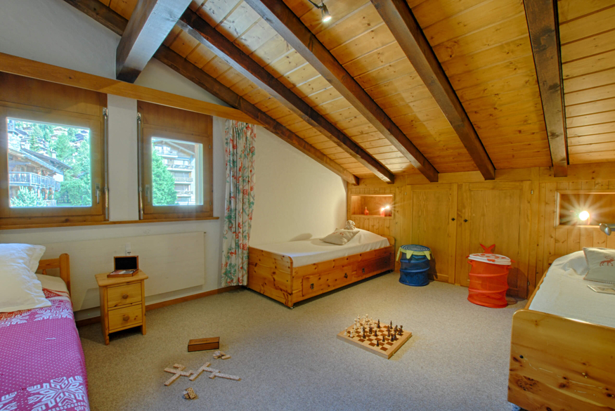 appartement-sologne-132-237-verbier-chambre-lit-double-balcon-17.jpg