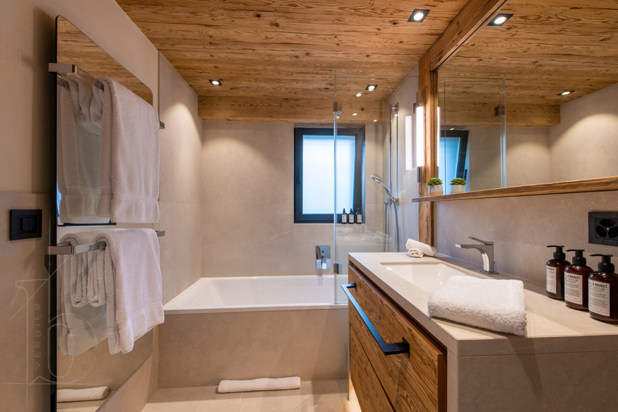 appartement-madelia-verbier-salle-de-bain-baignoire-18.jpg