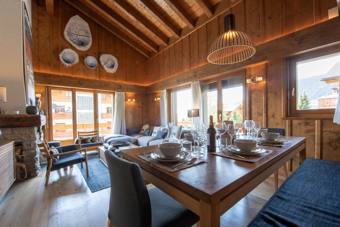 appartement-madelia-221-verbier-salle-a-manger-table-dressee-02.jpg