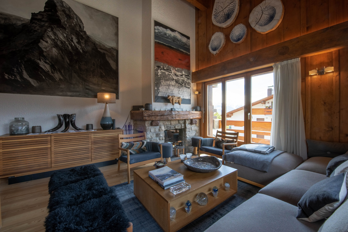 appartement-madelia-221-verbier-salon-cheminee-01.jpg