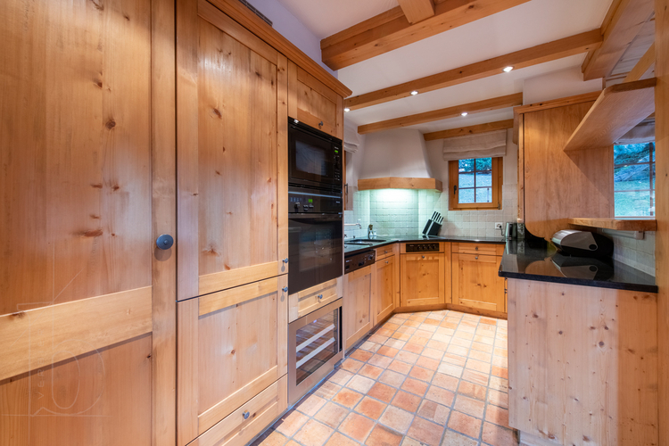 appartement-ivouette-011-verbier-cuisine-equipee-06.jpg