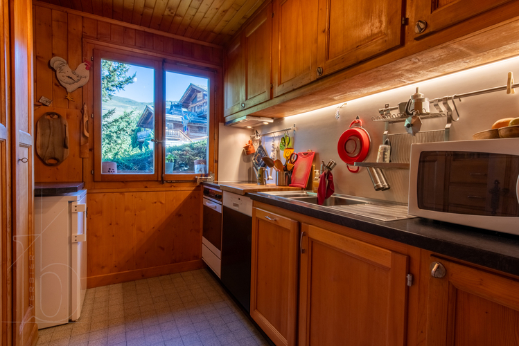 appartement-airelles-1er-verbier-cuisine-equipee-05.jpg