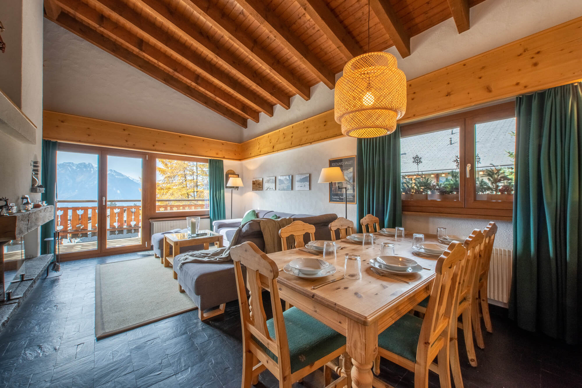 appartement-carina-251-verbier-salle-a-manger-02.jpg