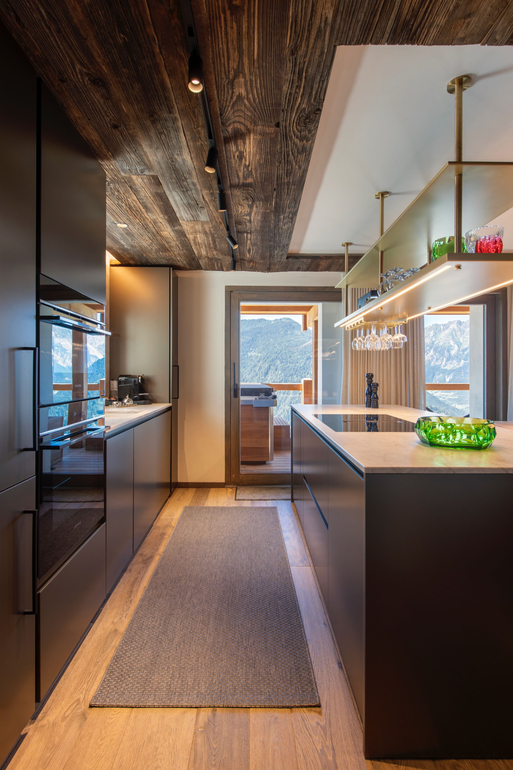 appartement-le-bry-c02-verbier-cuisine-vue-couloir-03.jpg