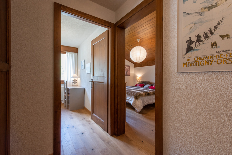 appartement-foehn-15-verbier-entree-couloir-05.jpg