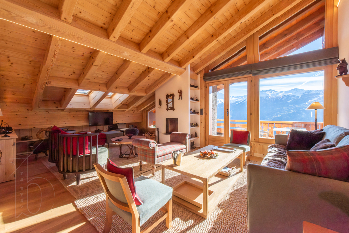appartement-marjolaine-321-verbier-salon-vue-montagnes-02.jpg