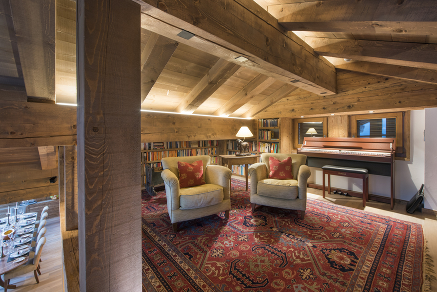 chalet-les-etrennes-verbier-salon-piano-25.jpg