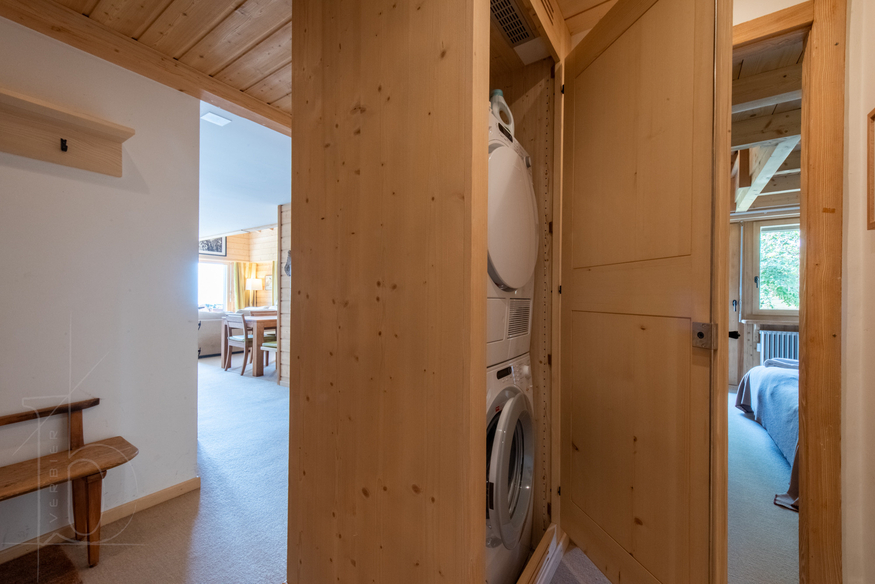 appartement-pelican-259-verbier-couloir-buanderie-07.jpg