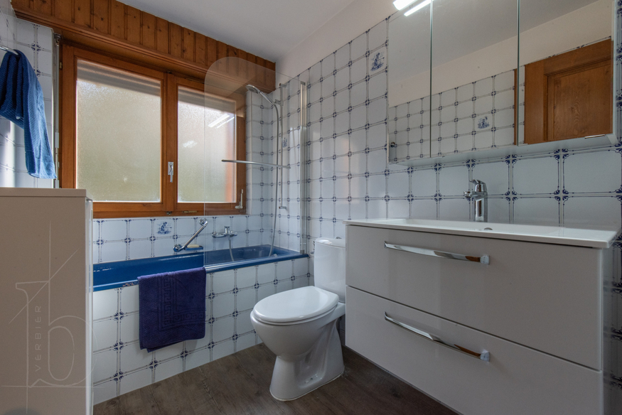 appartement-flaminia-118-verbier-salle-de-bain-vasque-11.jpg