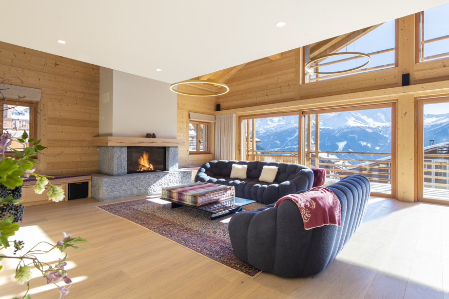 appartement-gran-paradiso-222-verbier-salon-vue-cheminee-08.jpg