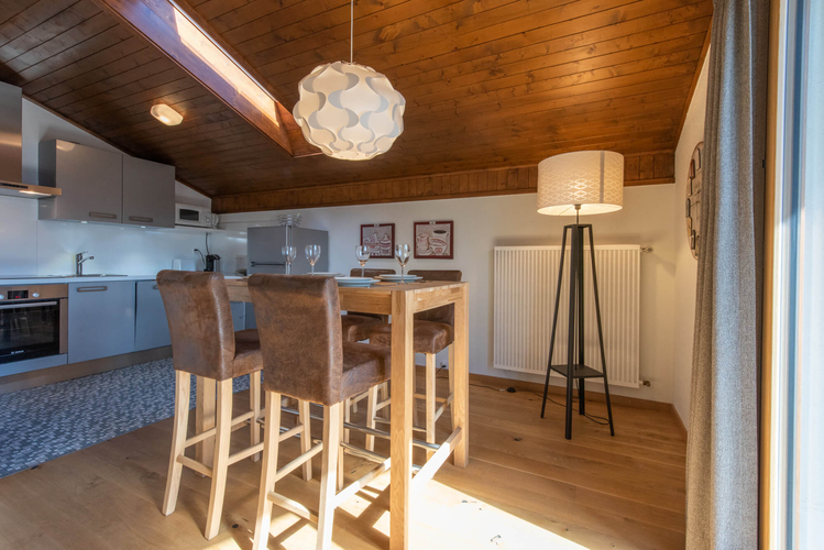 appartement-foehn-15-verbier-cuisine-bar-04.jpg