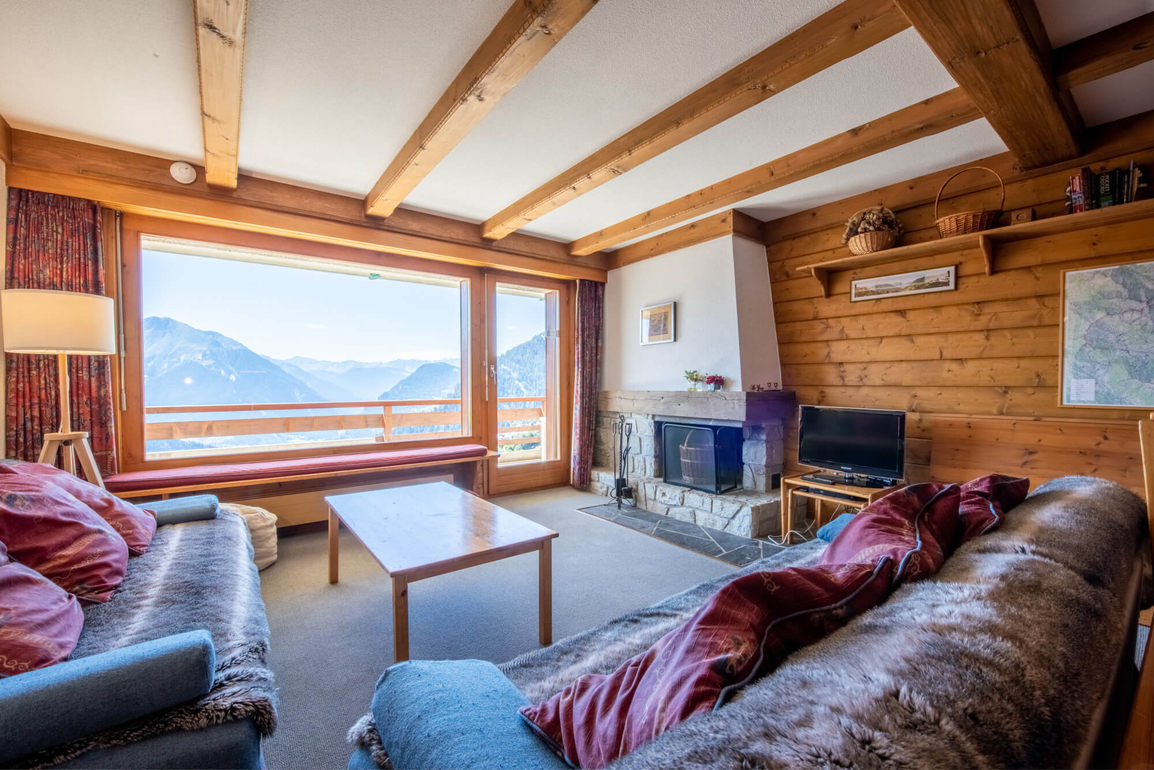 appartement-flaminia-221-verbier-salon-vue-montagnes-02.jpg
