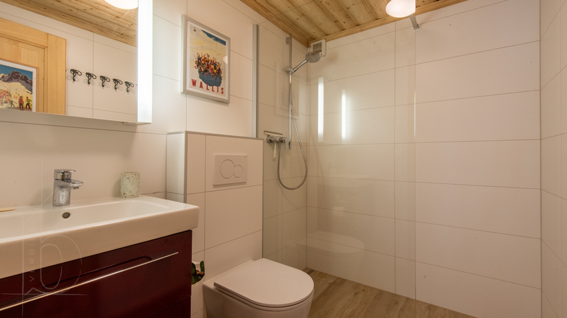 halet-verseau-15-verbier-salle-de-bain-douche-vasque-06.jpg