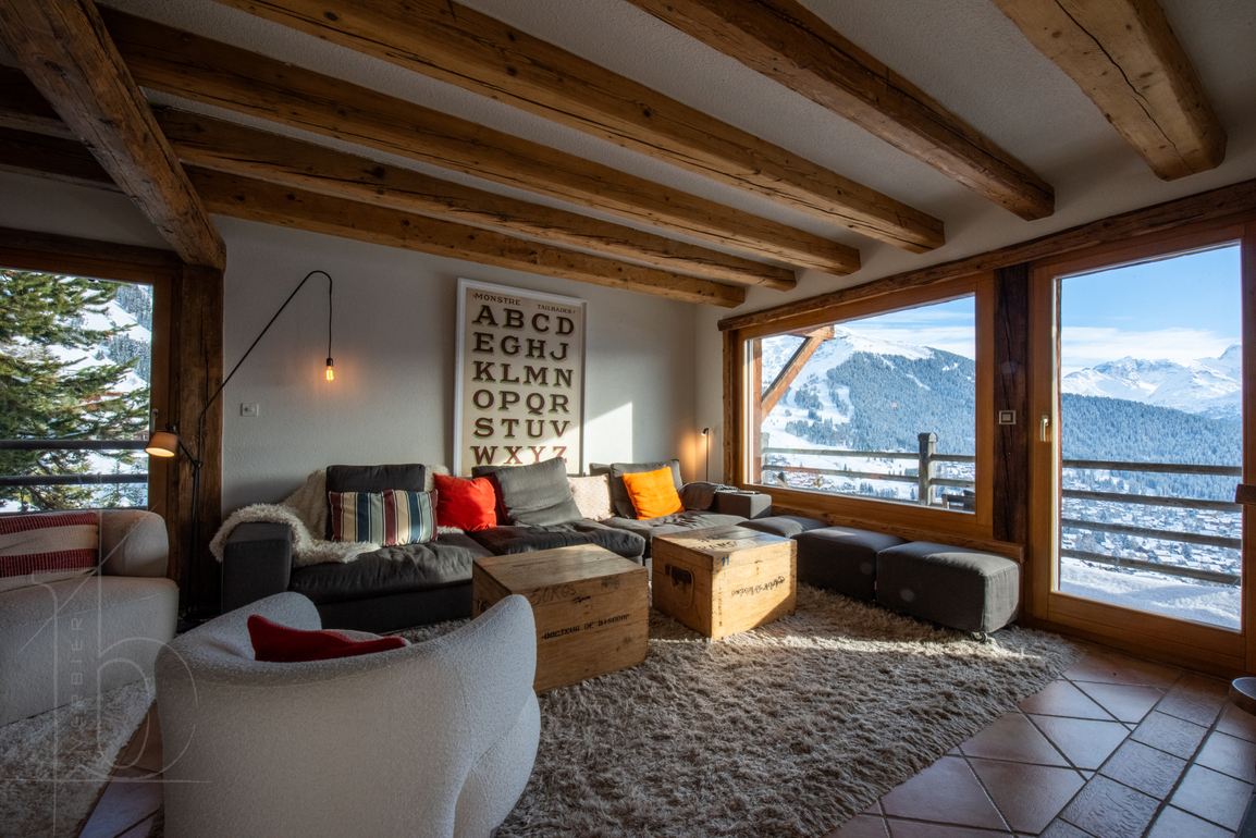 chalet-billabong-verbier-salon-vue-fenetres-02.jpg