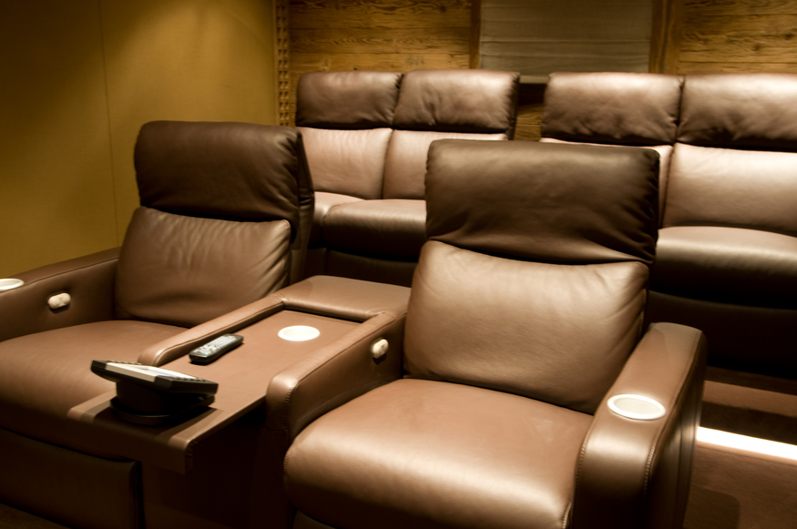 chalet-habana-verbier-fauteuils-salle-cinema-20.jpg