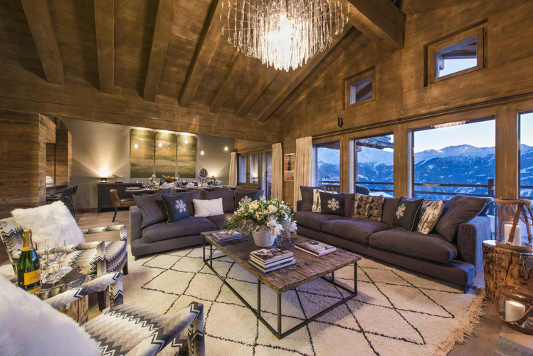appartement-le-daray-penthouse-verbier-salon-ambiance-soir-06.jpg