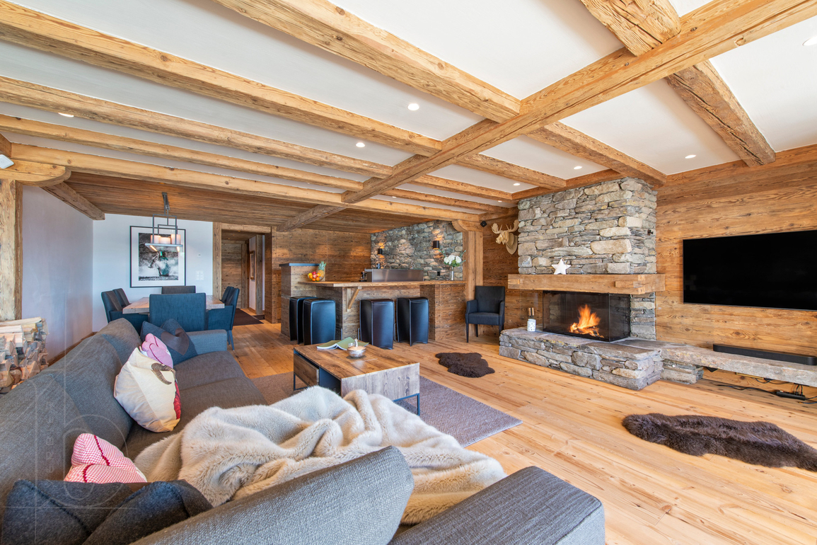 appartement-basalte-c13-verbier-salon-cheminee-01.jpg