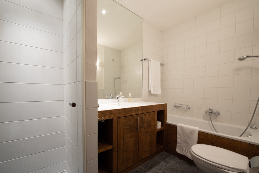 appartement-victoria-a-211-verbier-salle-de-bain-baignoire-16.jpg