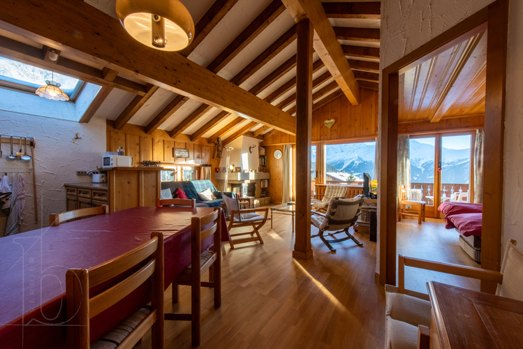 appartement-capricorne-114-verbier-salle-a-manger-grande-table-04.jpg