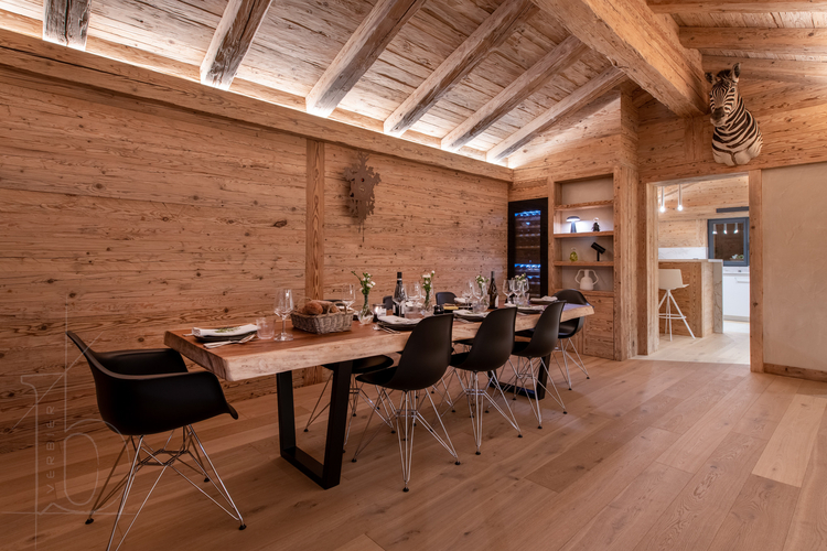 appartement-madelia-verbier-salle-a-manger-soiree-06.jpg