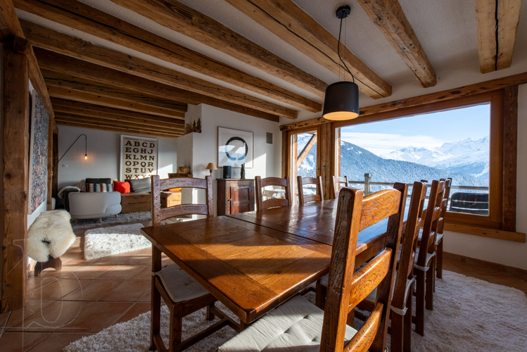 chalet-billabong-verbier-salle-a-manger-table-bois-04.jpg