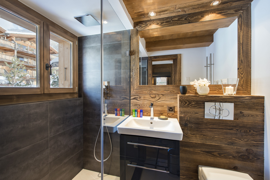 appartement-le-daray-penthouse-verbier-salle-de-bain-lavabo-douche-16.jpg