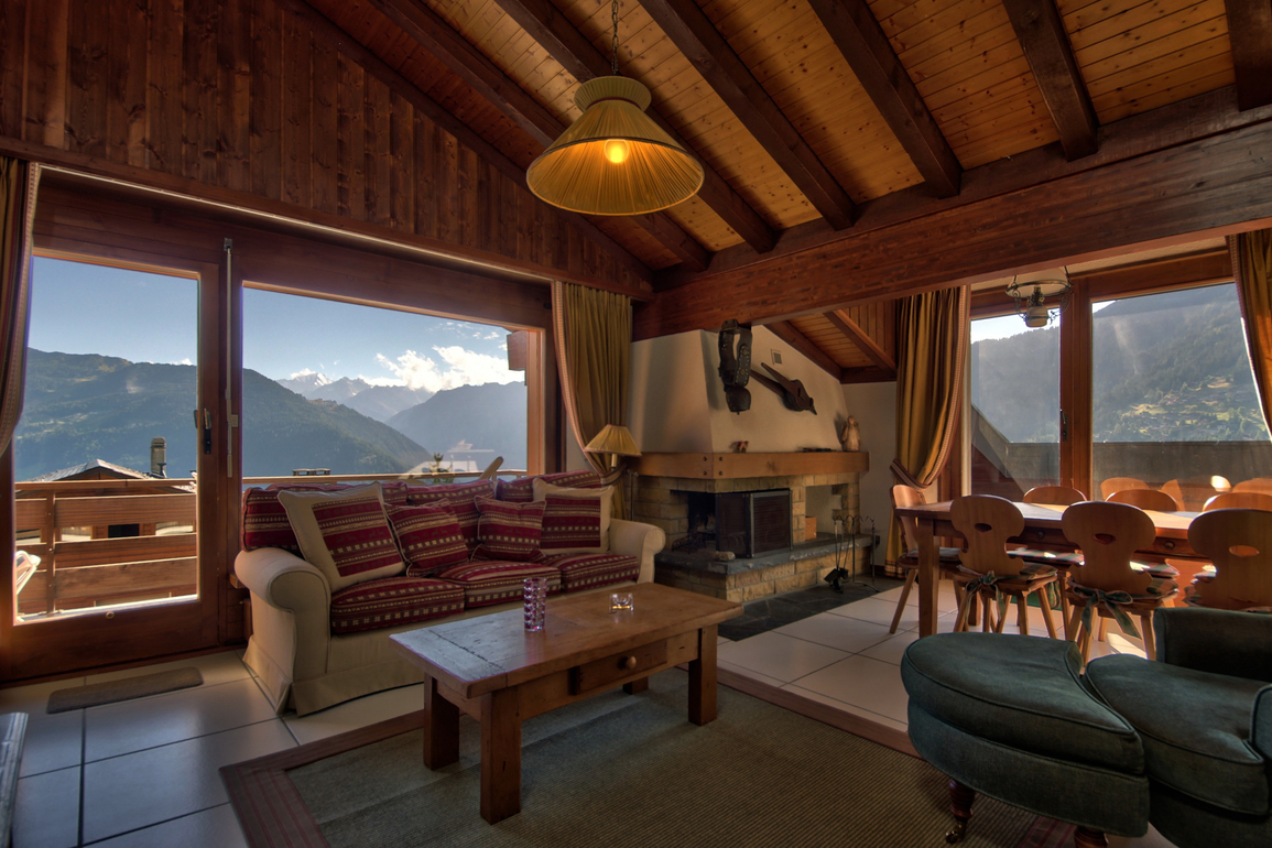 appartement-mondzeu-c271-verbier-salon-vue-montagnes-01.jpg