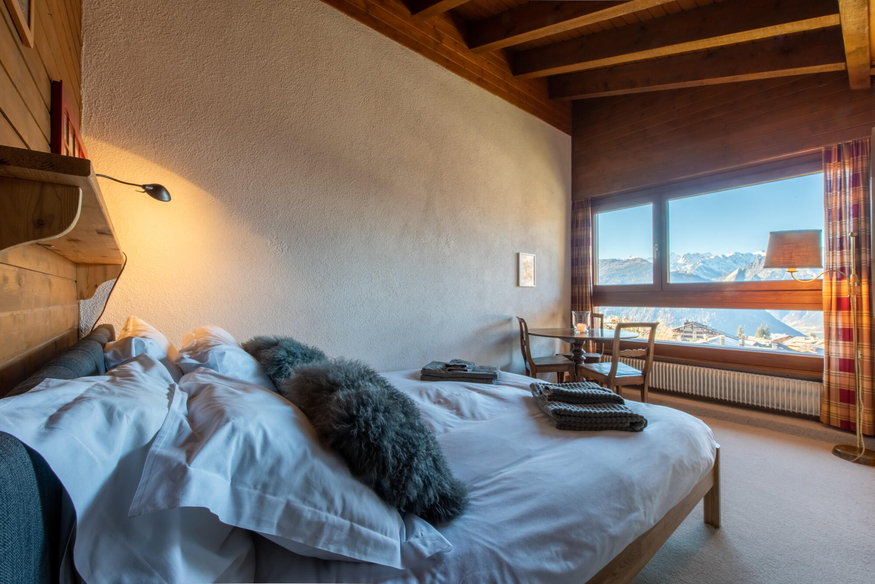 appartement-carina-251-verbier-chambre-lit-double-vue-12.jpg
