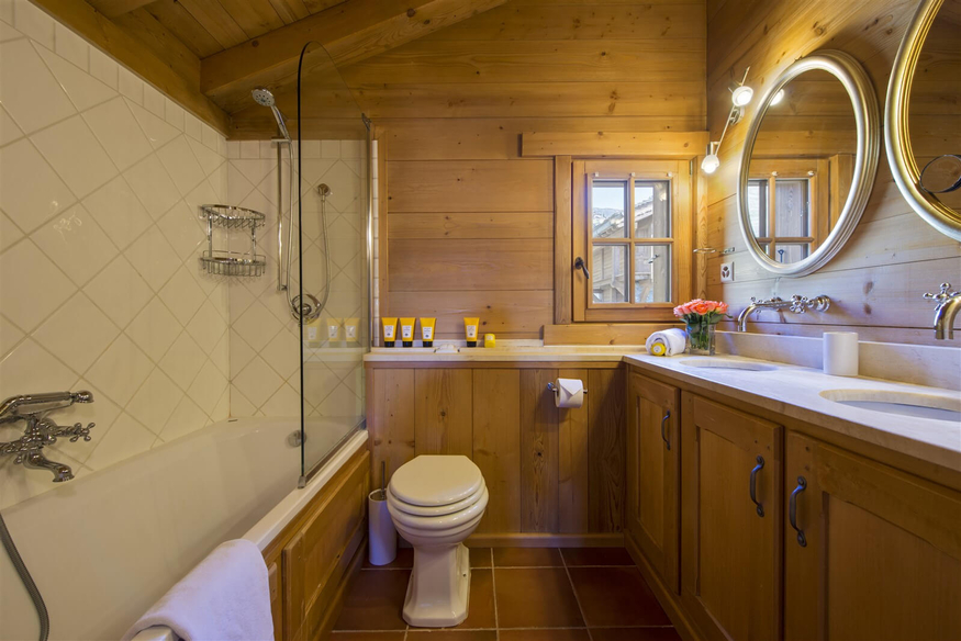 chalet-5-roses-verbier-salle-de-bain-baignoire-22.jpg