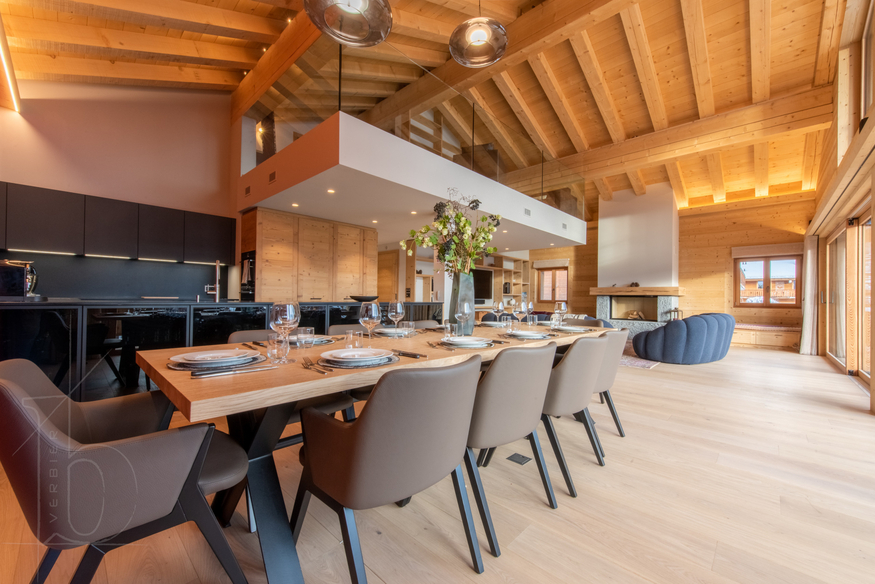 appartement-gran-paradiso-222-verbier-table-a-manger-vue-ensemble-15.jpg