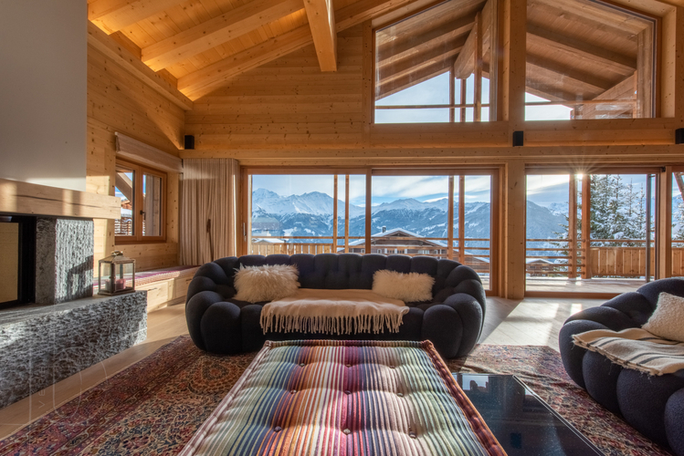 appartement-gran-paradiso-222-verbier-salon-coin-cheminee-vue-04.jpg