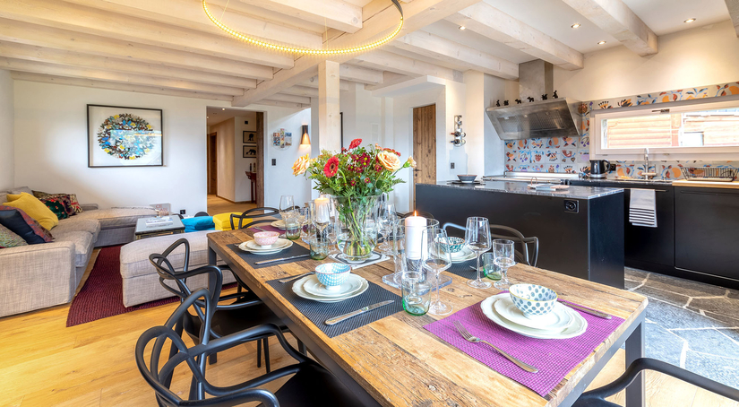 chalet-indama-verbier-cuisine-equipee-espace-repas-05.jpg