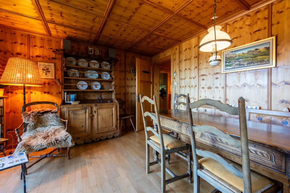 appartement-airelles-1er-verbier-coin-repas-buffet-03.jpg