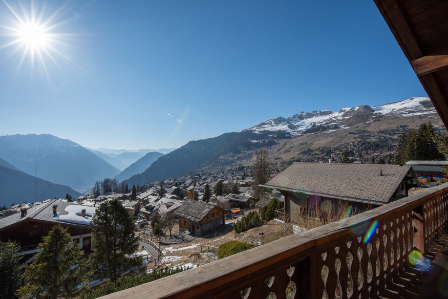 appartement-airelles-combles-verbier-balcon-vue-village-09.jpg