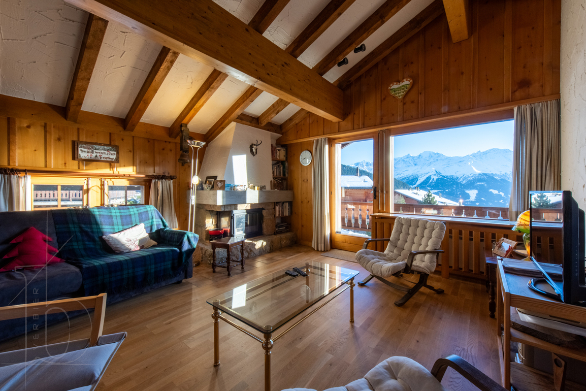 appartement-capricorne-114-verbier-salon-vue-montagnes-01.jpg
