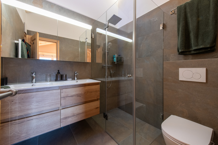 appartement-marjolaine-321-verbier-salle-de-bain-douche-08.jpg