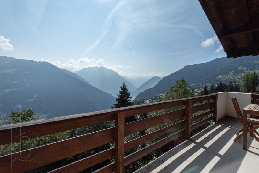 appartement-pelican-259-verbier-balcon-vue-vallee-13.jpg