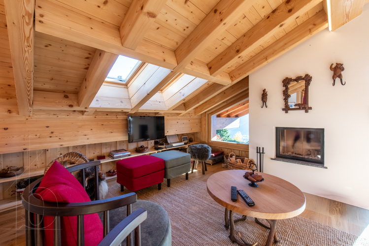 appartement-marjolaine-321-verbier-salon-canape-04.jpg