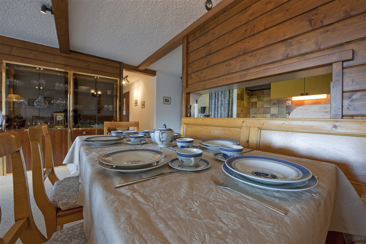appartement-flaminia-326-verbier-table-dressee-05.jpg