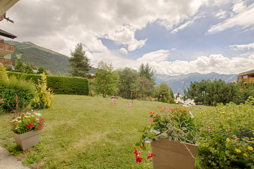 appartement-falaises-112-verbier-jardin-vue-montagnes-12.jpg