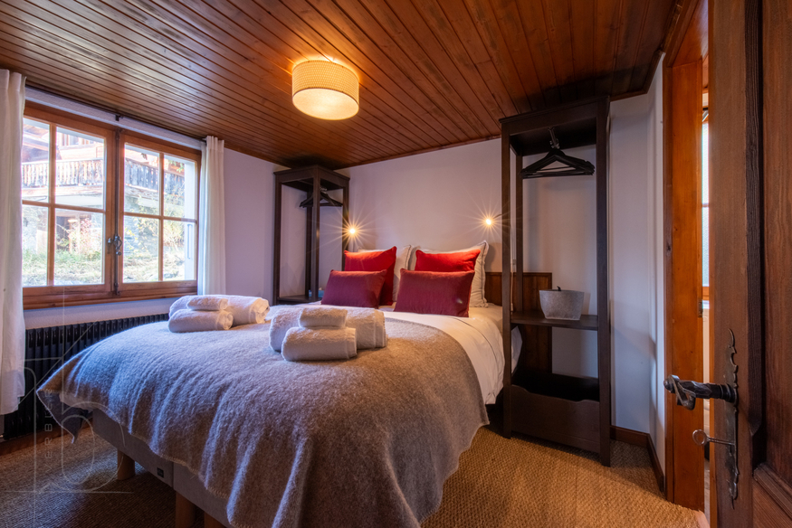 chalet-la-vadrouille-verbier-chambre-double-lit-10.jpg