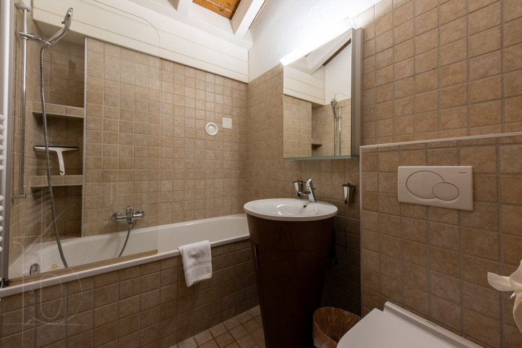 appartement-astoria-339-verbier-salle-de-bain-baignoire-04.jpg